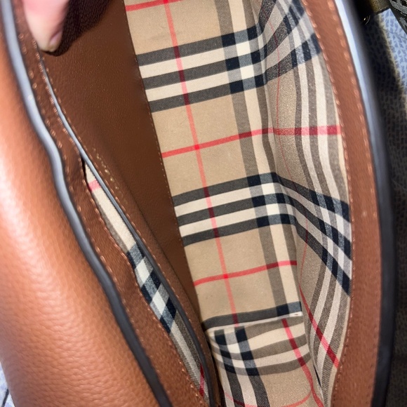 Burberry Note Shoulder Bag - Picture 9 of 11
